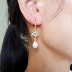 EC1759 18k Gold Plated CZ Micro Pave Fish Freshwater Pearl Drop Charm Huggies Hoop Earrings EC1759 18k Gold Plated CZ Micro Pave Fish Freshwater Pearl Drop Charm Huggies Hoop Earrings