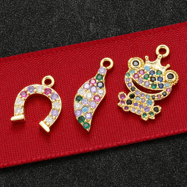 CZ7885 Chic Mini Rainbow Diamond Jewelry Charm Small CZ Micro Pave Chilli Frog Horseshoes Bracelet Charms