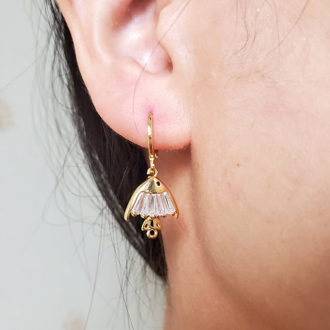 EC1759 18k Gold Plated CZ Micro Pave Fish Freshwater Pearl Drop Charm Huggies Hoop Earrings
