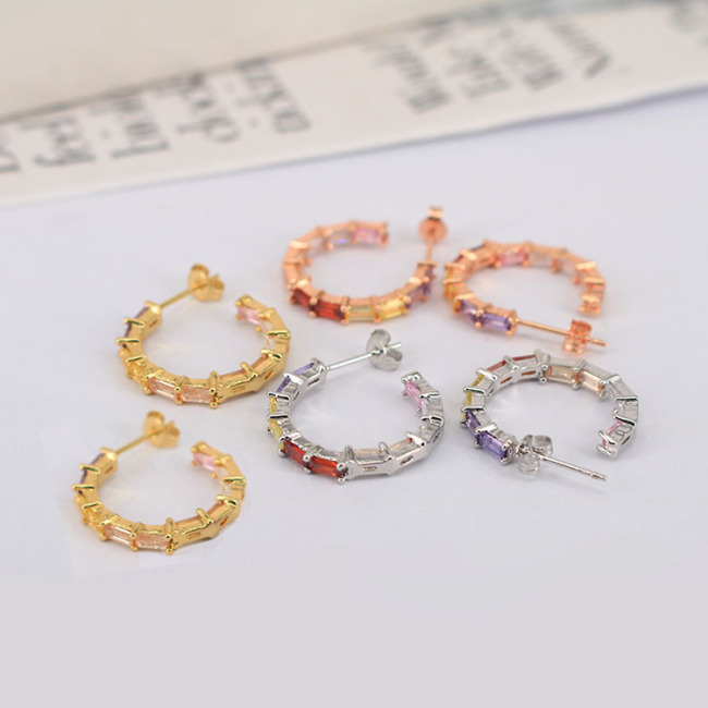 EC1183 Rainbow Dainty Gold Minimalist hoop earring Cubic Zirconia Pave Earrings for Women, Mini Rainbow CZ Huggie Hoop Earrings