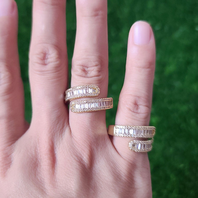 RM1329 New Unique 18k Gold Plated Diamond Cubic Zirconia CZ Paved  Lobster Clasp Shape Rings for Women Girls
