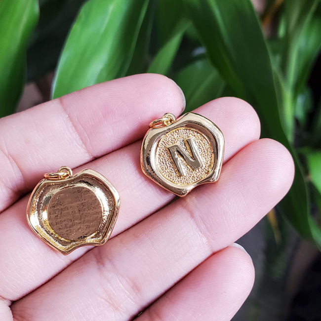 JS1543 Popular High Quality 18k Gold Plated Apple Shaped Alphabet Initial letter charms pendants