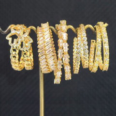 EC1719 2022 Womans Fashion Medium 18K Gold Plated Clear CZ Baguette Micro Pave Circle C Huggies Hoop Earrings