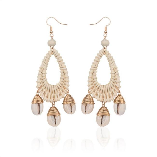 EN1029 2019 Latest Raffia Woven Ratton Wicker with Wire Wrapped Conch Shell Charm Earrings for Women