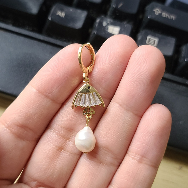 EC1759 18k Gold Plated CZ Micro Pave Fish Freshwater Pearl Drop Charm Huggies Hoop Earrings