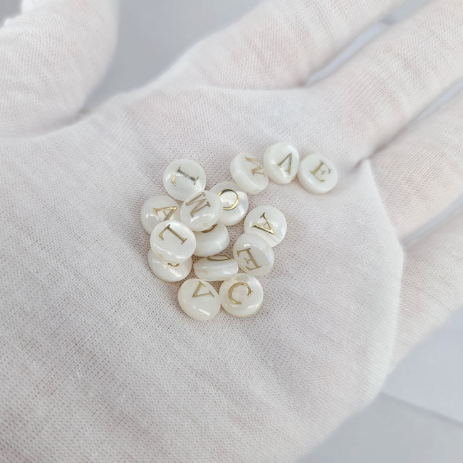 SP4233 Initial Jewelry Supplies Cabochons White Shell 26 Alphabet Letter Initial Charm Coin Disc Round Beads,zodiac sign charms
