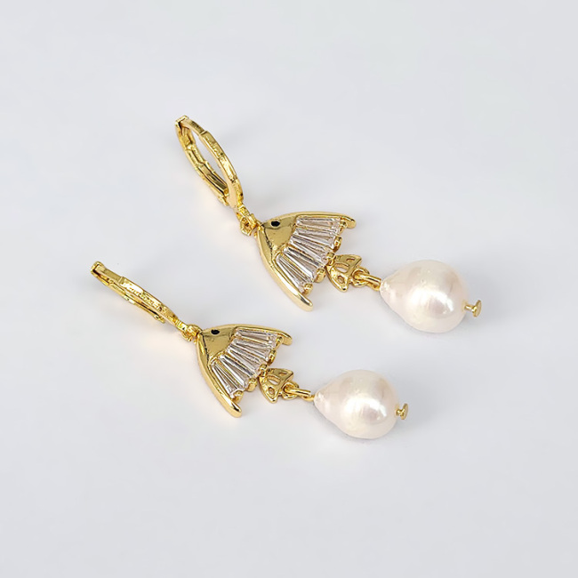 EC1759 18k Gold Plated CZ Micro Pave Fish Freshwater Pearl Drop Charm Huggies Hoop Earrings