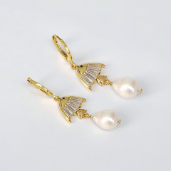 EC1759 18k Gold Plated CZ Micro Pave Fish Freshwater Pearl Drop Charm Huggies Hoop Earrings