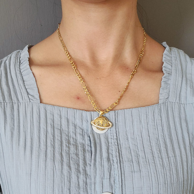 NZ1297 Fashion Gold Plated Diamond Micro Pave CZ Saturn Planet Pendant with Figaro Chain Necklace