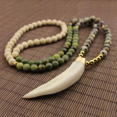 NE2412 Wholesale white wolf's teeth pendant with kinds of beads jewelry necklace