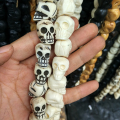 OB078 Wholesale Detail Hand Carved Bone black white Skull beads