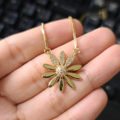 NZ1235 Fashion 18k Gold Plated CZ Pave Daisy Sunflower Flower Pendant Chain Necklace