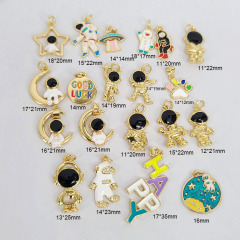 JS1634 18K Gold Plated brass enamel Black White People Astronaut Spacemen Charm, rocketman charms Pendants