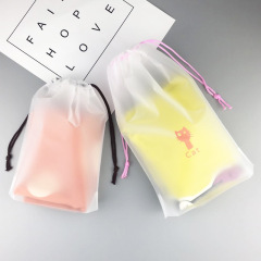 Пластиковый матовый мультфильм с веревкой и сумкой на шнурке, носками, косметикой, нижним бельем, чистящим полотенцем и упаковочным пакетом