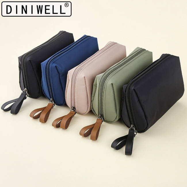 Diniwell nylon hand in hand to take the mouth red envelope zero wallet stereo Small Cosmetic Bag Travel Makeup storage bag