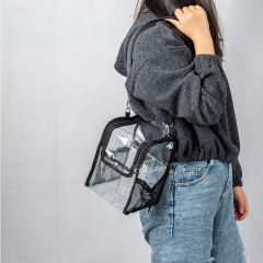 Neue Hand, die Modekosmetik hält Eine Schulter-Umhängetasche Handtasche Schönheit des täglichen Bedarfs transparente kleine Kosmetiktasche Anpassung