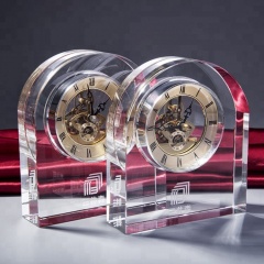 Usine de haute qualité vendant une horloge de table en cristal à arc optique clair de conception Unique pour la décoration intérieure