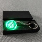 Kreditgarantie Benutzerdefinierte 3D-Lasergravur Fußball Team Logo LED Licht Kristall Glas Schlüsselbund für Souvenir Geschenk