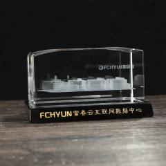 Cube de cristal gravé au laser pour des souvenirs de modèles architecturaux 3D personnalisés