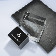 Оптовый хрустальный подарок ремесло Пользовательская лазерная гравировка модель автомобиля логотип 3d хрустальный куб для сувенира