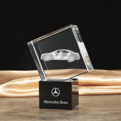 Regalo artesanal de cristal al por mayor grabado láser personalizado modelo de coche logo cubo de cristal 3d para recuerdo