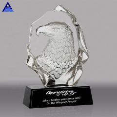 Statue d'aigle en cristal à prix compétitif, modèle d'aigle en cristal avec base noire pour les cadeaux de récompense