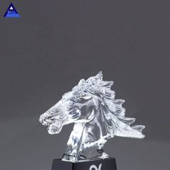 Casting der Mustang Liuli Crystal Horse Head Trophy für VIP Business Cooperation Awards