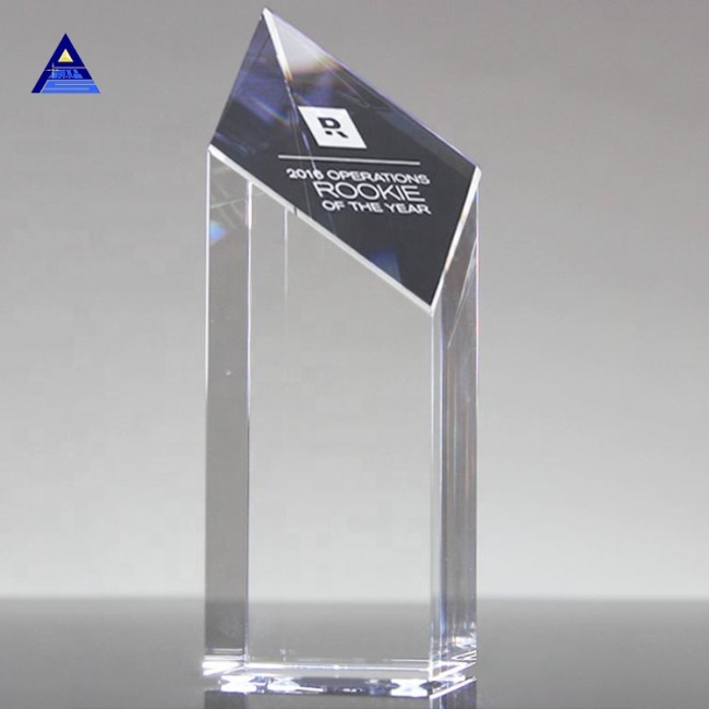 Trophée de l'obélisque en cristal vierge gravé au laser de haute qualité