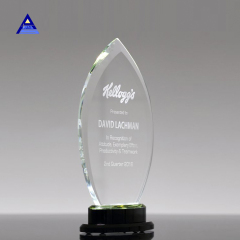 Productos más vendidos Premio de cristal con forma de llama personalizada clara para recuerdos comerciales exitosos