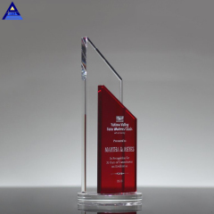 Personnalisez le nouveau trophée de cristal rubis en gros de conception pour la promotion