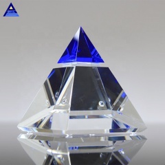 Trofeo de pirámide de cristal majestuoso azul láser 3D de alta calidad con el mejor precio