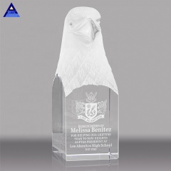 Nuevo diseño elegante hermosas estatuas de animales de cristal de águila de cristal para regalo de negocios