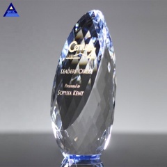 Trofeo de cristal de elipse de corte de gema grabado en oro para premios corporativos de negocios