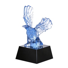 Китай оптовый самый популярный пользовательский голубой кристалл орла награда трофей цвет стекла кристалл подарок с базой