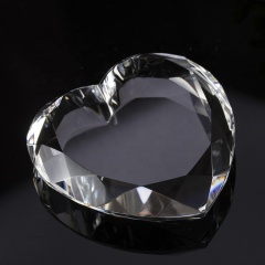 Оптовая торговля свадебным пресс-папье с гравировкой в ​​форме сердца для свадебных гостей