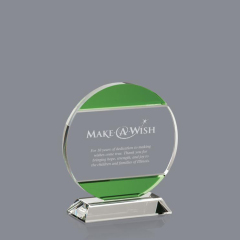 Trofeo de cristal transparente personalizado redondo verde de fábrica de muchos años trofeo de cristal