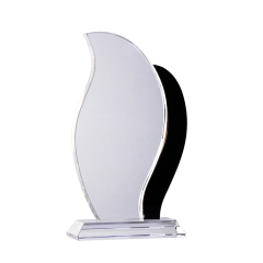 Trofeo cristalino en blanco de la forma de la llama del monumento del corte claro de encargo del nuevo diseño con la base