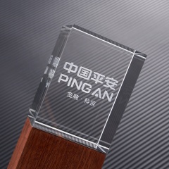 Trofeo de cristal de madera de premio de bloque de cristal de grabado láser personalizado de alta calidad de nuevo diseño