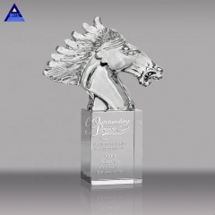 Liuli premios y trofeos cabeza de caballo de cristal estatua de cristal hecha a medida