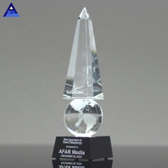 Trophée d'obélisque de globe monumental en cristal personnalisé pour les récompenses d'entreprise de l'entreprise