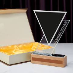 Neue maßgeschneiderte Business-Hochzeitsgeschenk-Schnitt-Dreieck-Kristall-Jubiläums-Trophäe aus Kristallglas