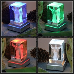 Photo en cristal 3D Cube en cristal 3D découpé à la main personnalisé avec gravure personnalisée avec cristal gravé à base de LED