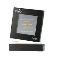 Premios de cristal de trofeo de cristal grabado con láser personalizados Premios de trofeo de cristal negro K9