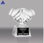 Trophée de poignée de main gravé en gros trophée de cristal de poignée de main pour les cadeaux d'affaires