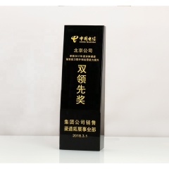 Trofeo de cristal biselado negro K9 en blanco al por mayor foto de logotipo personalizado para recuerdos de regalo de negocios