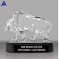 Modèle puissant de bétail en cristal d'animal de graveur de laser exquis, figurine de taureau en cristal à vendre