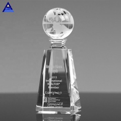 Großhandel neueste erhabene benutzerdefinierte Kristallglas Vantage Globe Award Trophy