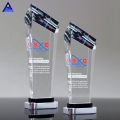 Trophée de prix en cristal indéfectible fait sur commande de conception libre avec le logo gravé