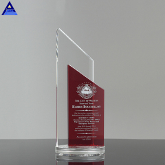 Personnalisez le nouveau trophée de cristal rubis en gros de conception pour la promotion