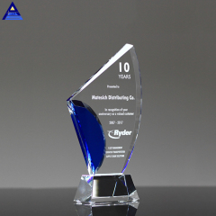 Trophée de cristal clair vierge au détail personnalisé avec logo